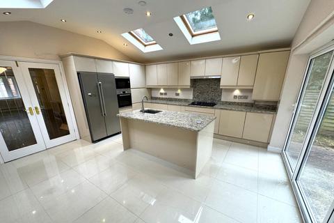 3 bedroom detached house to rent, Oakdene Way, Leeds