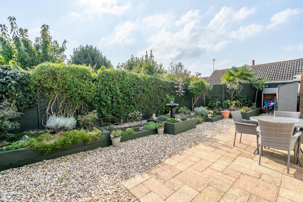 Rear Garden (2).jpg