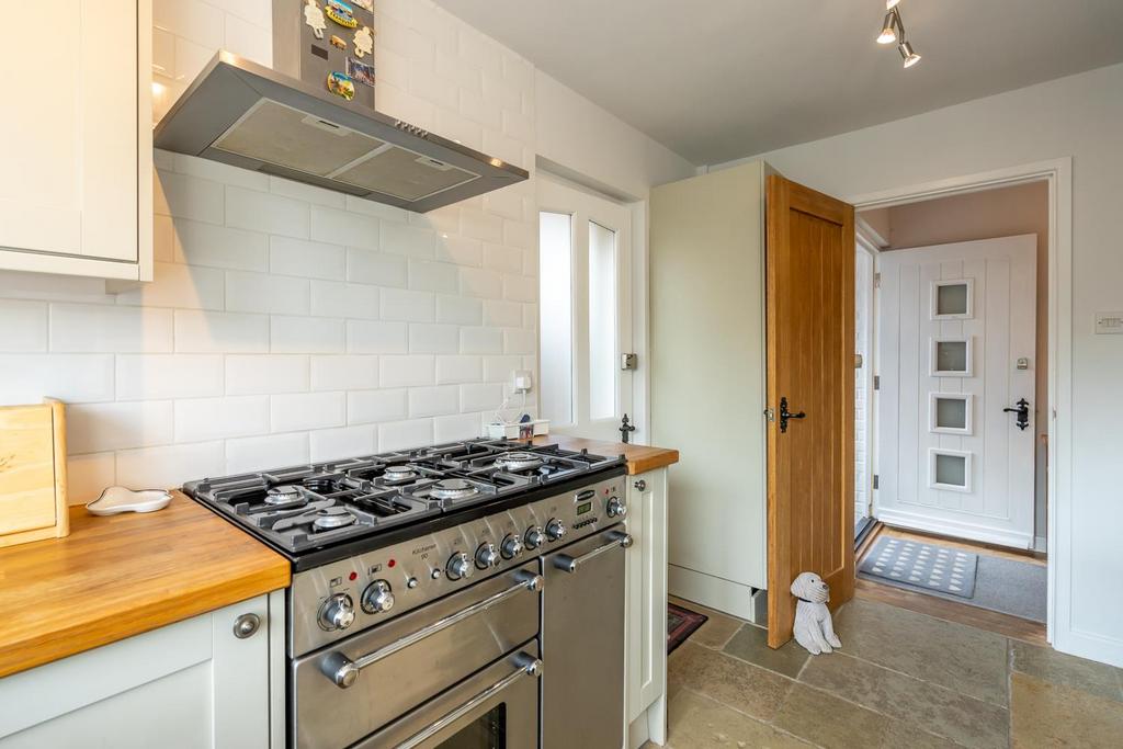 Kitchen (2).jpg