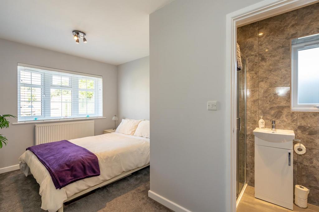 Bedroom 2 and Ensuite.jpg