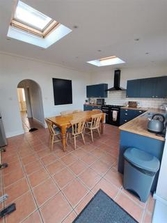 3 bedroom semi-detached house to rent, Chapel Lane, Weymouth