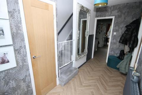 10 Boothroyd Drive, Bradford, BD10 8LU