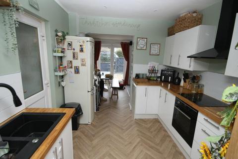10 Boothroyd Drive, Bradford, BD10 8LU