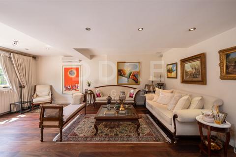 undefined, Edmunds Walk, London, N2