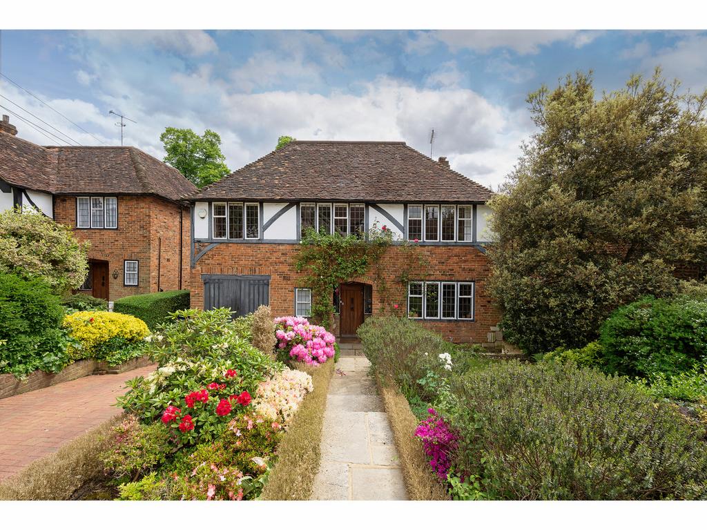 Detached house exterior, garden