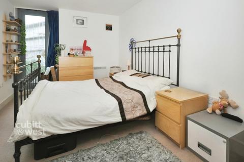 2 bedroom flat to rent, Whytecliffe Road South Purley CR8