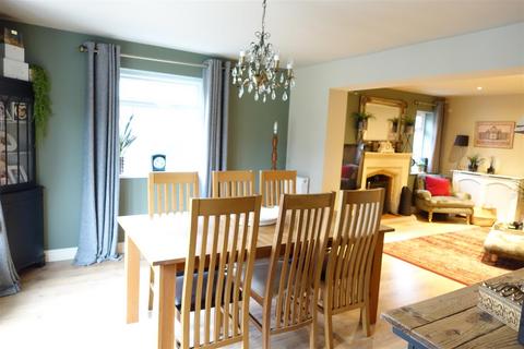 4 Windermere Close, Old Skellow, Doncaster, DN6 8NX