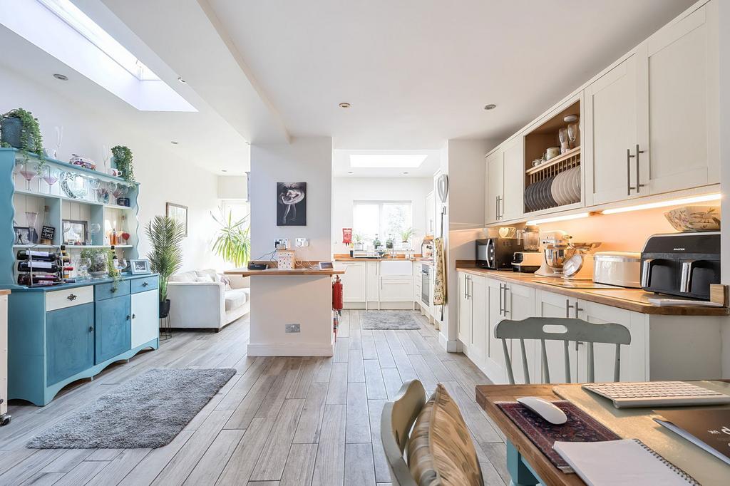 Sheldon Road, Chippenham SN14 3 bed terraced house for sale £325,000