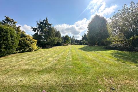 3 bedroom detached bungalow for sale, Church Street, Bovingdon HP3