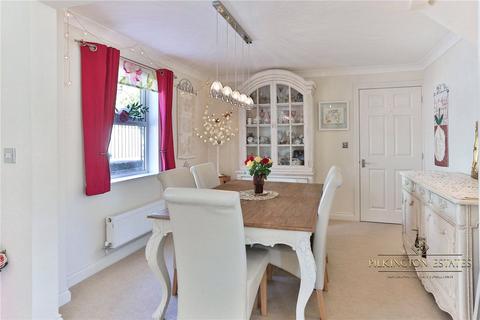 4 bedroom detached house for sale, Chestnut Close, Saltash PL12