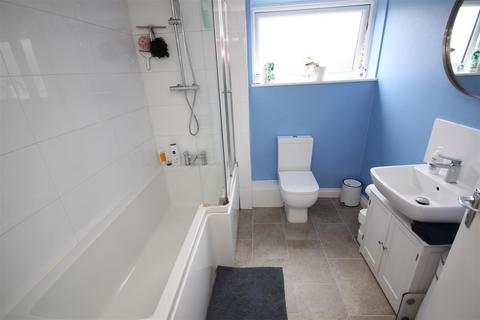 4 Springfield Walk, Orpington, BR6 8DS