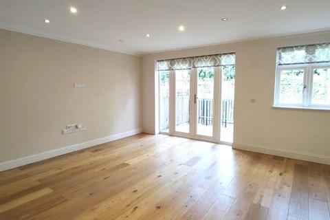 4 bedroom end of terrace house to rent, Anastasia Mews, London N12