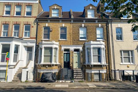 2 bedroom terraced house for sale, Chivalry Road, London SW11