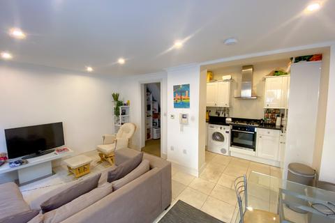 2 bedroom terraced house for sale, Chivalry Road, London SW11