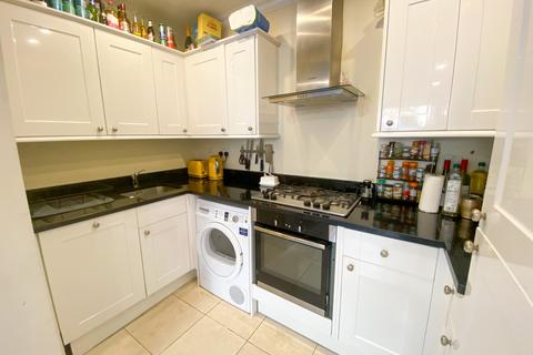 2 bedroom terraced house for sale, Chivalry Road, London SW11