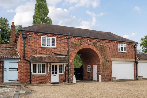 2 bedroom detached house to rent, Kings Lane, Englefield Green, Egham, Surrey, TW20.