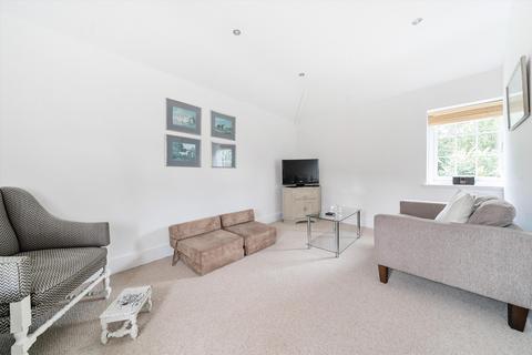 2 bedroom detached house to rent, Kings Lane, Englefield Green, Egham, Surrey, TW20.