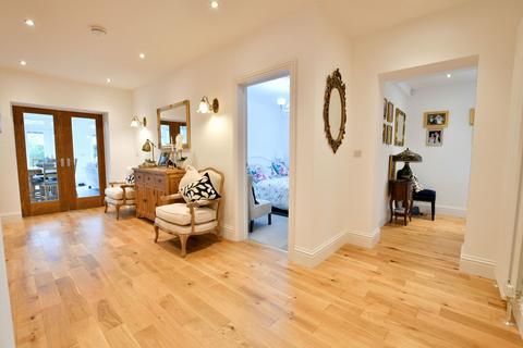 68 Cornmoor Road, Whickham, Newcastle Upon Tyne, NE16 4PY