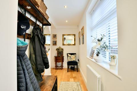 68 Cornmoor Road, Whickham, Newcastle Upon Tyne, NE16 4PY