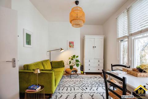 1 bedroom flat for sale, High View Road, Crystal Palace, London, SE19