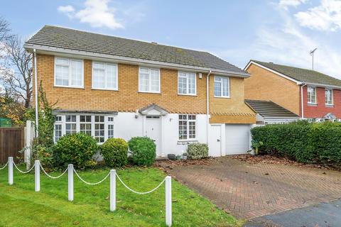 Pennington Drive, Weybridge, KT13