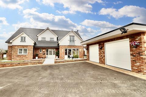 3 bedroom detached house for sale, Heol-Y-Bedw-Hirion, Markham, NP12