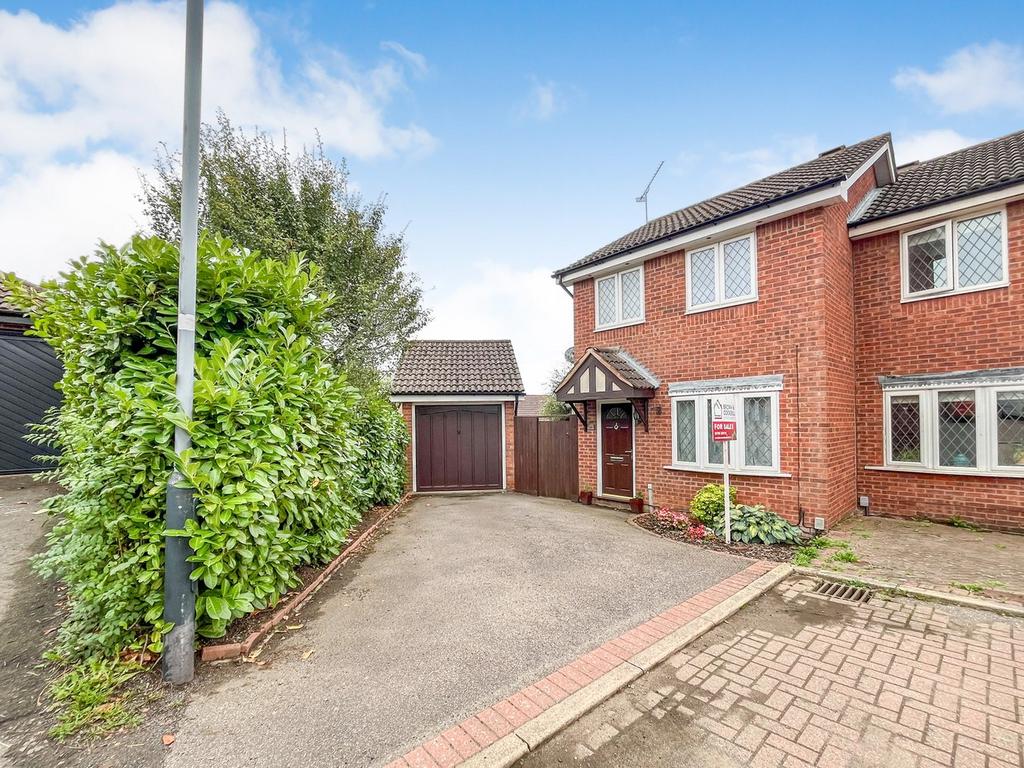 Poppy Drive, Boughton Vale, Rugby, CV23 2 bed semidetached house for