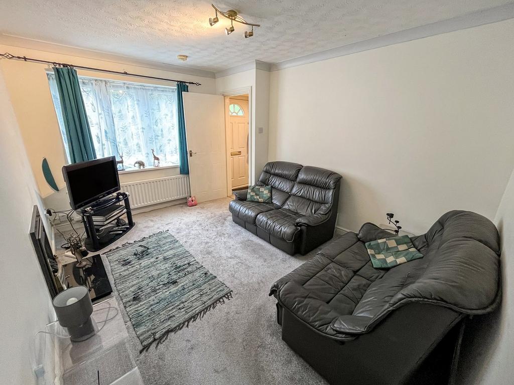 Poppy Drive, Boughton Vale, Rugby, CV23 2 bed semidetached house for