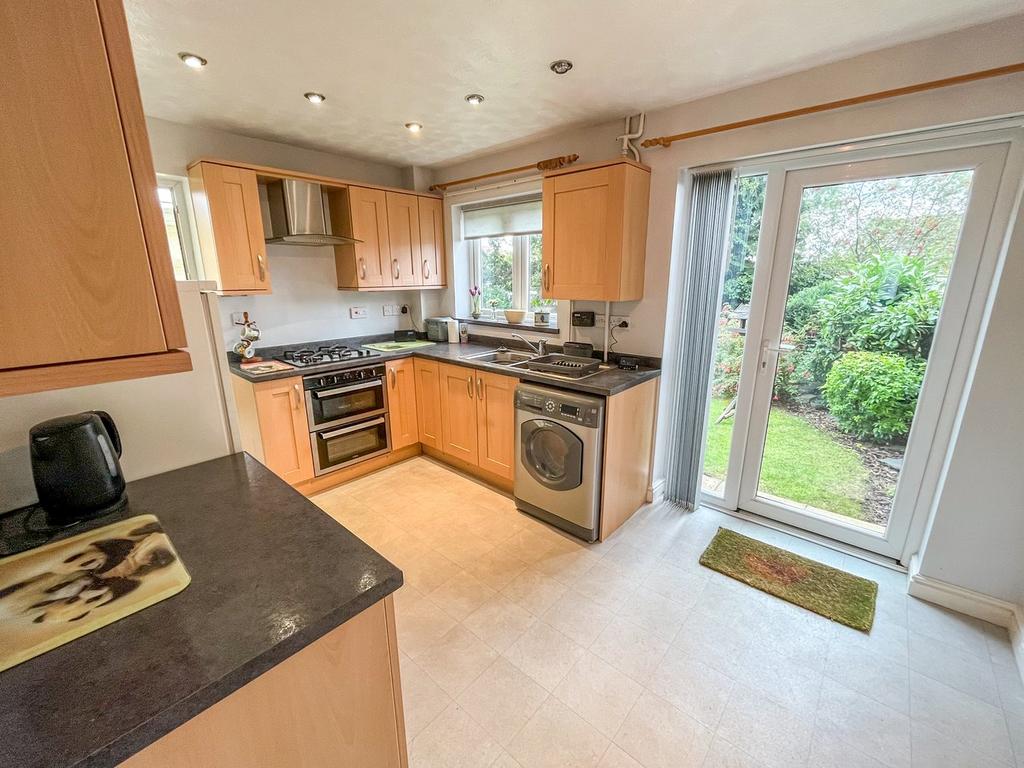 Poppy Drive, Boughton Vale, Rugby, CV23 2 bed semidetached house for