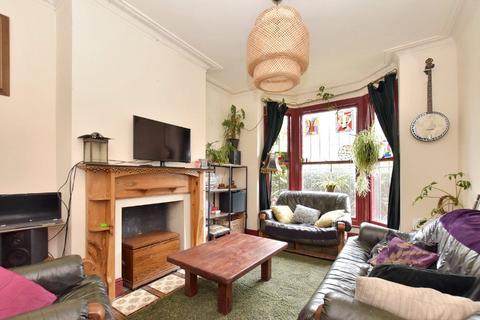 14 Hessle Mount, Leeds, LS6 1EP