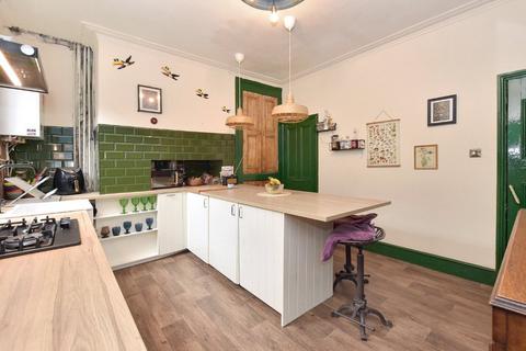 14 Hessle Mount, Leeds, LS6 1EP