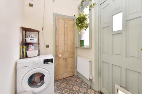 14 Hessle Mount, Leeds, LS6 1EP