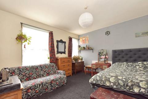 14 Hessle Mount, Leeds, LS6 1EP