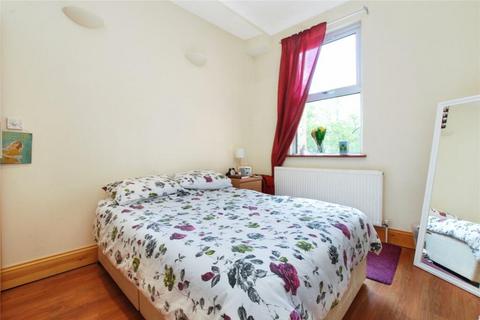 3 bedroom apartment to rent, Tooting Bec Road, SW17