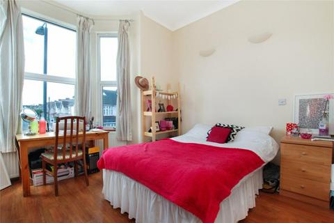 3 bedroom apartment to rent, Tooting Bec Road, SW17