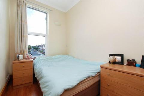 3 bedroom apartment to rent, Tooting Bec Road, SW17