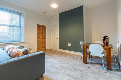 2 bedroom flat to rent, Simonside Terrace, Heaton, NE6