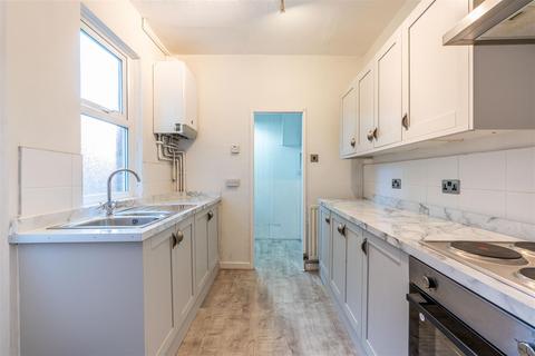 2 bedroom flat to rent, Simonside Terrace, Heaton, NE6