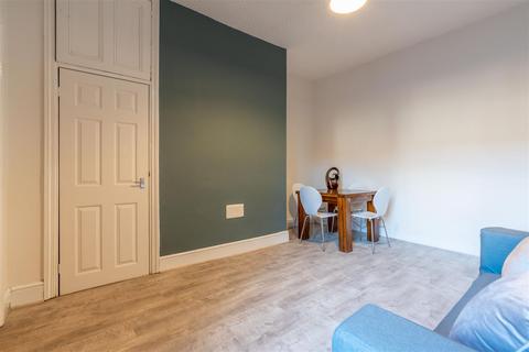 2 bedroom flat to rent, *Available Now* Simonside Terrace, Heaton, NE6