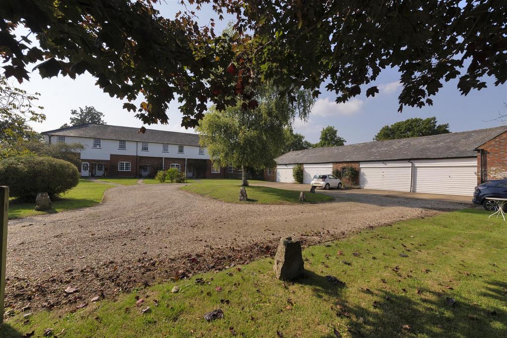 Tonbridge Road, East Peckham, Tonbridge 2 bed apartment for sale £325,000