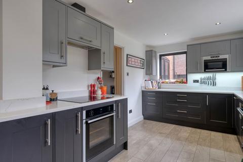1 High Street, Feckenham, Redditch, B96 6HN