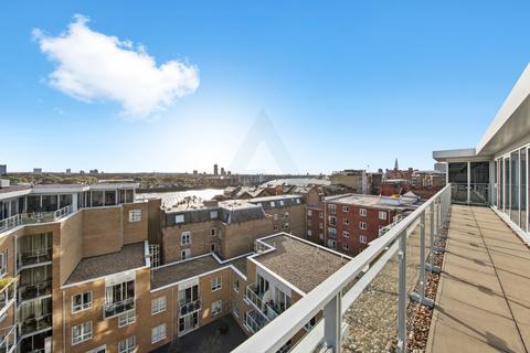 2 bedroom penthouse to rent, Ionian Building, London E14