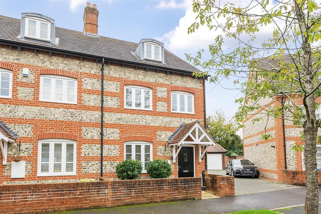 Buttercup Close, Salisbury SP2 3 bed townhouse to rent £1,750 pcm (£