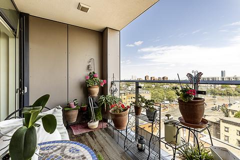 1 bedroom flat to rent, Blashill Court,  Pomfret Place, London E14