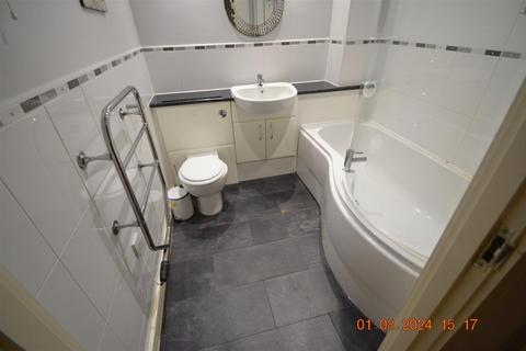 2 bedroom flat for sale, Stretford road, manchester M15