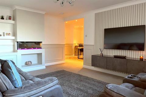 8 Mossfield Drive, Lochyside, Fort William, PH33 7PE