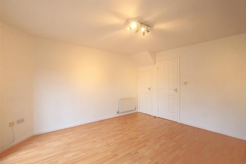 2 bedroom terraced house to rent, Garrison Close, Hounslow TW4