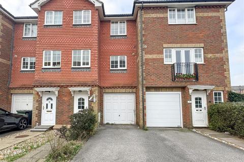 3 bedroom townhouse to rent, Long Beach Mews, Eastbourne BN23