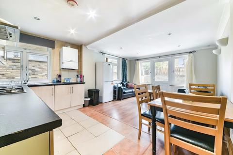 3 bedroom apartment to rent, Tooting Bec Road, SW17