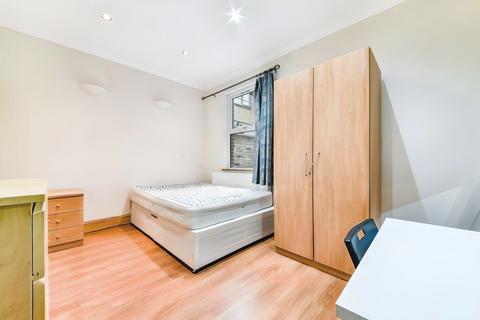 3 bedroom apartment to rent, Tooting Bec Road, SW17